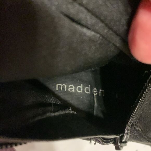 Madden Size 6 black faux suede boots - Picture 11 of 11